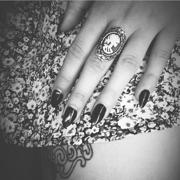 Skull Ring || Skeleton Cameo Jewelry - Picture 1 of 1